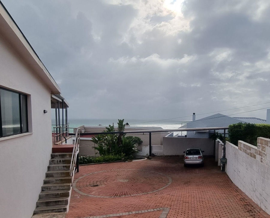 5 Bedroom Property for Sale in Yzerfontein Western Cape